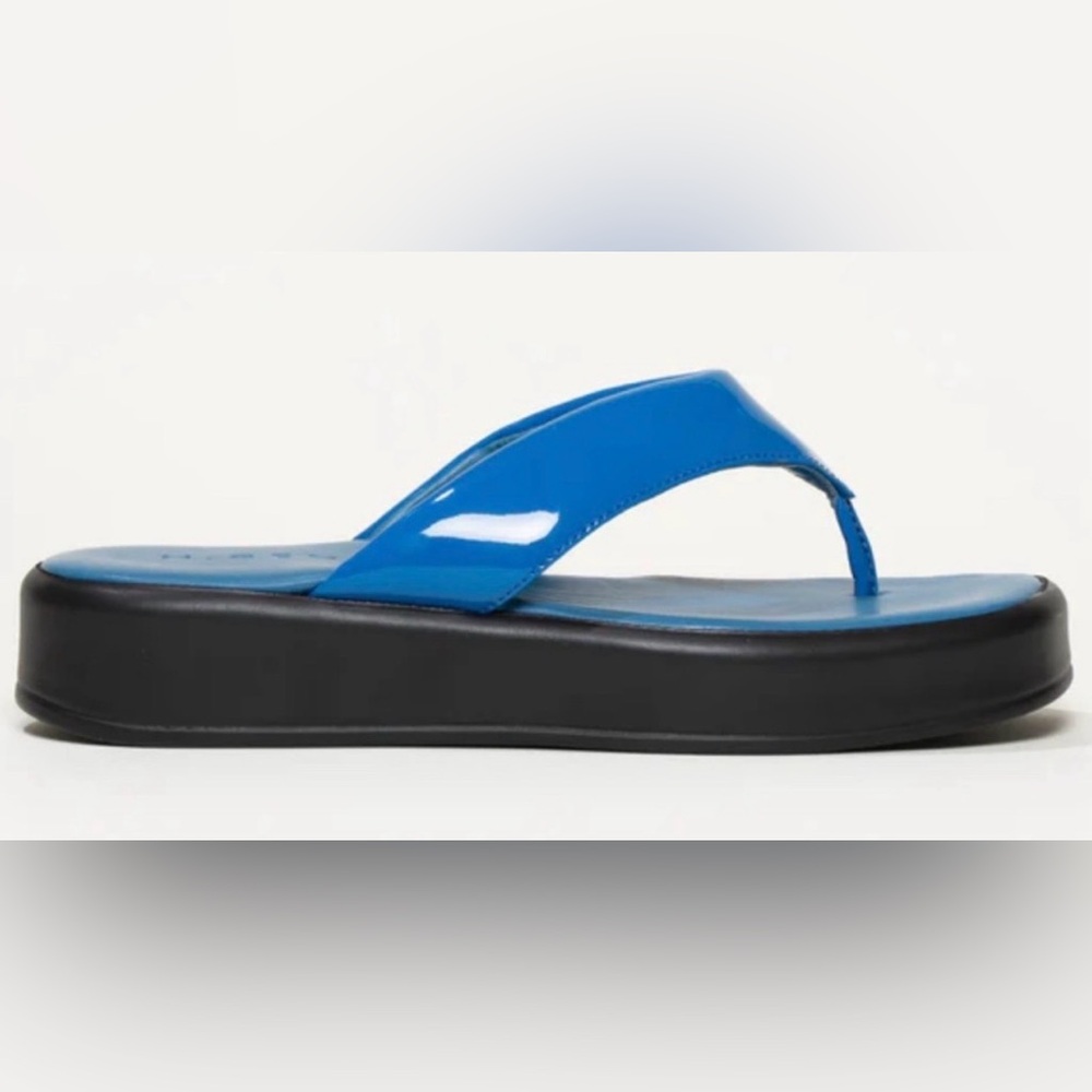 * M. Gemi Blue Patent Leather Thong Sandals SZ EU - 40.  US SZ 9 *